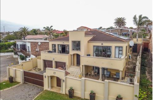 Jeffreys Bay Villa | 17 Villa Leadwood