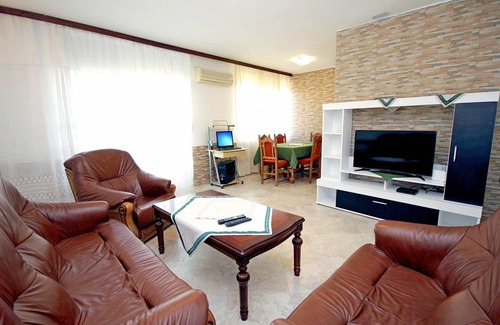 Rezevici House | 170 m² House ∙ 4 bedrooms ∙ 10 guests
