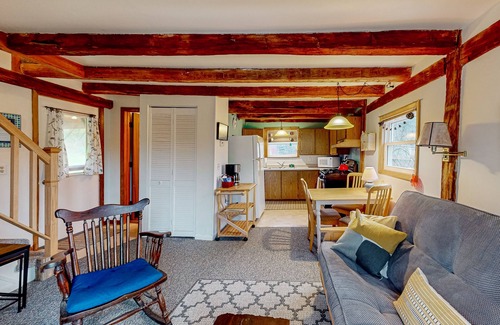 North Freedom Cottage | 170 Year old countryside cottage with deck - Location near Devil's Lake