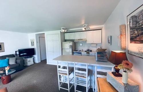 Quincy Condo | #171 Condo near large pool & shuttle to Gorge Amp-book separately