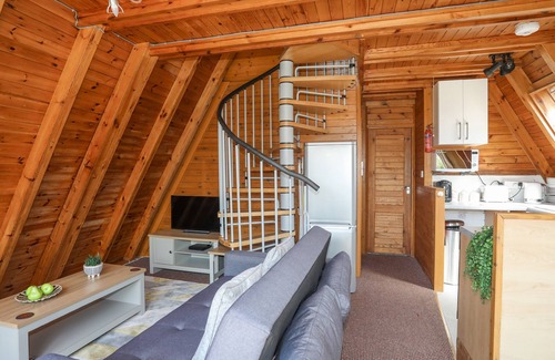 Rhyd-y-clafdy Cottage | 171 SNOWDONIA VIEW, pet friendly, with pool in Chwilog