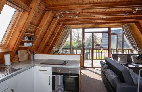 Rhyd-y-clafdy Cottage | 171 SNOWDONIA VIEW, pet friendly, with pool in Chwilog