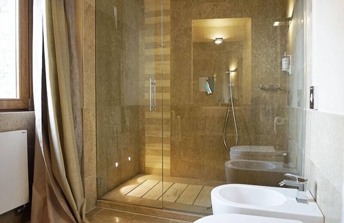 Arlate House | 1711 Luxury Guest House