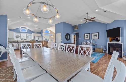 Ocean Hill House | 1770 - A Wave from it All 7-bed 6.5-bath in Corolla, NC, private pool, hot tub, game room