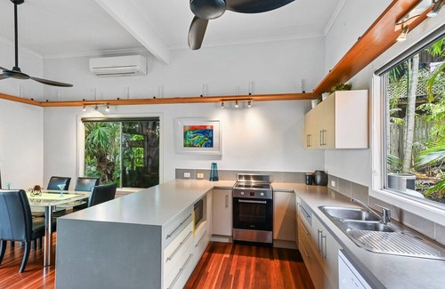 Seventeen Seventy House | 1770 HORIZONS holiday house