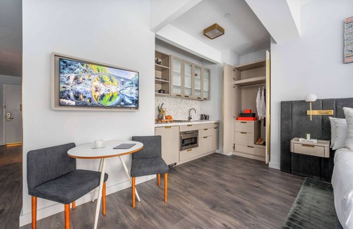 Tribeca Apartment | 17John: Classic Queen Studio Apartment