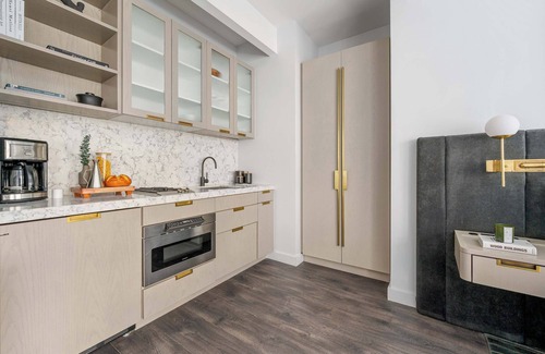 Tribeca Apartment | 17John: Classic Queen Studio Apartment