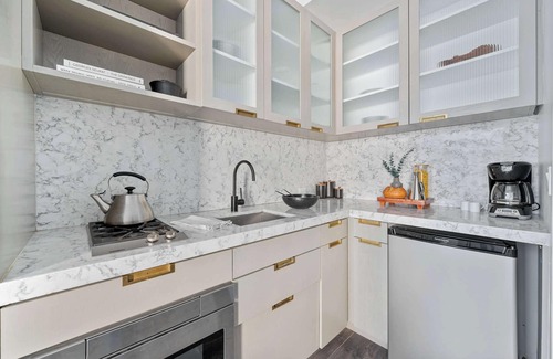 Financial District Apartment | 17John: Luxury One Bedroom Apartment