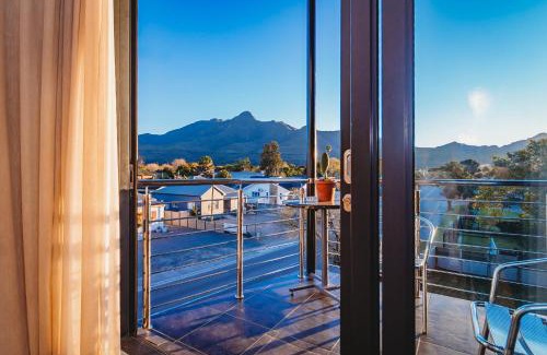 George Hotel | 17onWellington Apartments