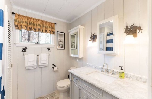 Cranmore Birches Cabin | 17SM · Renovated 1BR|Deck |Washer/Dryer