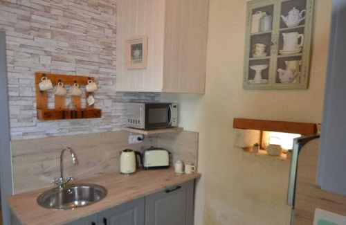 Palluaud Cottage | 17th C Pigeonnier - magical romantic couples retreat