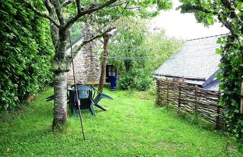 Melrand Apartment | 17th century apartment Ideal for couples and pet friendly