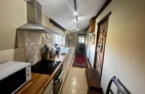 Cowbridge House | 17th century cottage on farm in Vale of Glamorgan