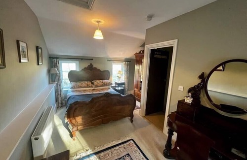 Cowbridge House | 17th century cottage on farm in Vale of Glamorgan