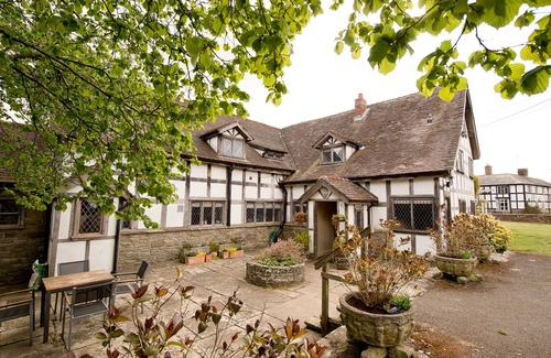 Eardisland House | 17th Century Manor House in Herefordshire village