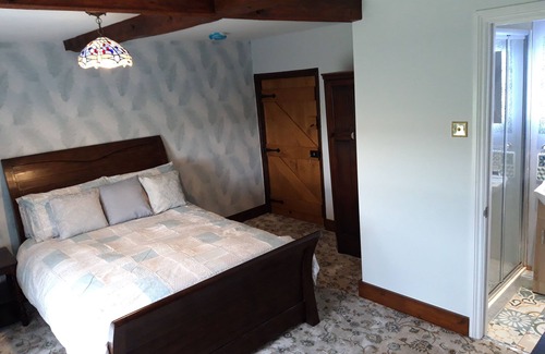 Alberbury Bed & Breakfast | 17th Century Shropshire Farmhouse - AB Room