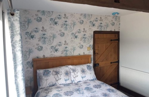 Alberbury Bed & Breakfast | 17th Century Shropshire Farmhouse - Scary Room