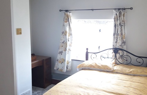 Alberbury Bed & Breakfast | 17th Century Shropshire Farmhouse - XB Room
