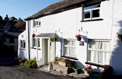Peak District Cottage | 17th Century Stone, Traditional, Cosy, Country Cottage with Original Features