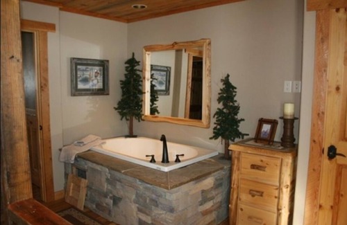 Afton Condo | 18) 1 BEDROOM WITH LOFT CONDOS - 3 QUEENS- The Mountain Inn
