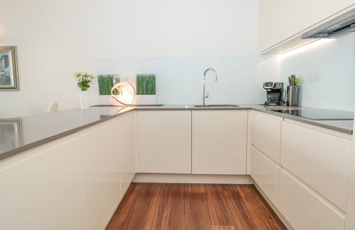 Torquay City Centre Cottage | 18 ABBEY SANDS, family friendly, country holiday cottage in Torquay