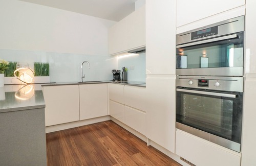 Torquay City Centre Cottage | 18 ABBEY SANDS, family friendly, country holiday cottage in Torquay