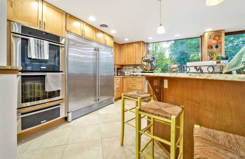 Richmond House | 18 Acre Farm - Pickleball, Pond, Outdoor Kitchen
