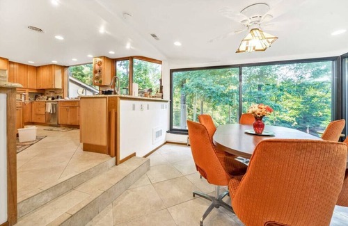 Richmond House | 18 Acre Farm - Pickleball, Pond, Outdoor Kitchen
