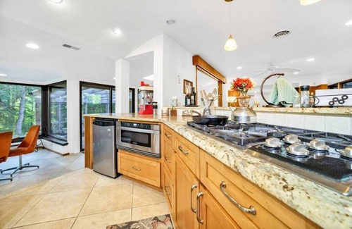 Richmond House | 18 Acre Farm - Pickleball, Pond, Outdoor Kitchen