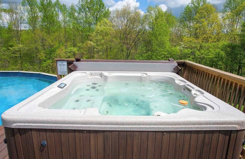 Fairview Cabin | 18-Acre Hideaway: Pool & Hot Tub