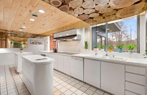 East Stroudsburg House | 18 bd w Indoor Pool Hottub & Sauna - Mystery Room