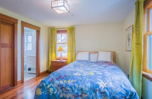 Sandwich House | 18 Bourne Avenue Sandwich - - Cape Cod