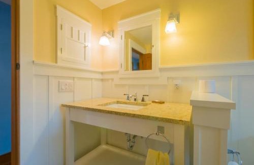 Sandwich House | 18 Bourne Avenue Sandwich - - Cape Cod