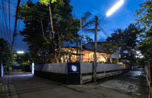 Old City Bed & Breakfast | 18 In Town Homestay