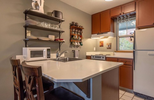 Hood River Condo | 18 Lodge, DT Hood River, River View, close to shopping & restaurants!
