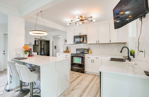 Lake Underhill House | 18 Mi to Disney: Home w/Yard, Near Dtwn Orlando