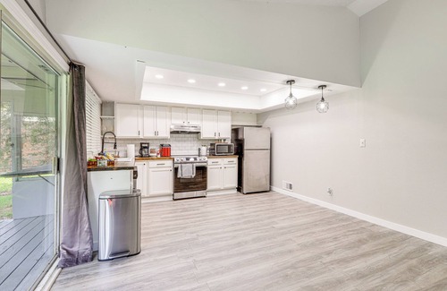 Church Street House | 18 Mi to Dtwn Atlanta: Pet-Friendly Home w/Yard!
