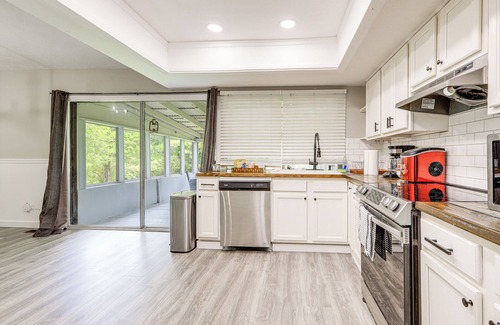 Church Street House | 18 Mi to Dtwn Atlanta: Pet-Friendly Home w/Yard!