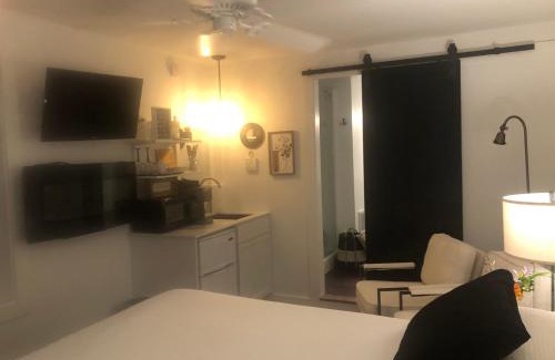 Hammondsport Bed & Breakfast | 18 Vine Inn & Carriage House