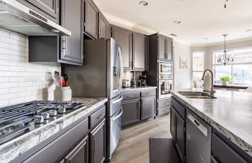 Temecula House | 180-degree mountain views from heated spa to overlook the exquisite golf course.