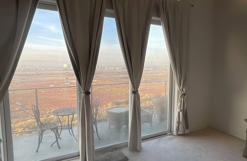 Playa Del Rey House | 180 degrees of SENSUAL SERENITY. Close or everywhere you want to be