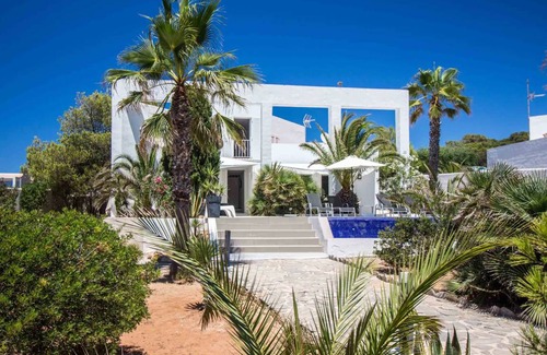Cala Comte Villa | 180 m² Villa ∙ 4 bedrooms ∙ 8 guests