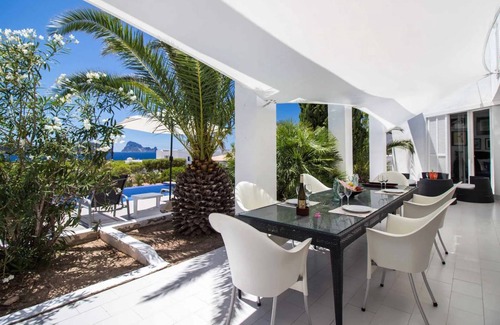 Cala Comte Villa | 180 m² Villa ∙ 4 bedrooms ∙ 8 guests