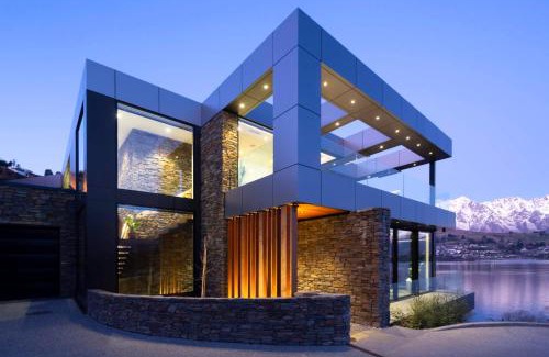 Queenstown House | 180 Park a Lakefront Masterpiece, Relax it's Done holiday home