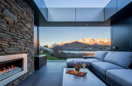 Queenstown House | 180 Park a Lakefront Masterpiece, Relax it's Done holiday home