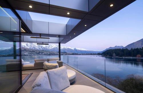 Queenstown House | 180 Park a Lakefront Masterpiece, Relax it's Done holiday home