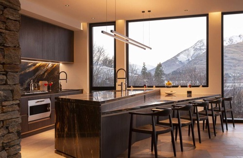 Queenstown House | 180 Park | Lakefront Masterpiece | Large-scale Luxury w/gym, sauna, spa & more!