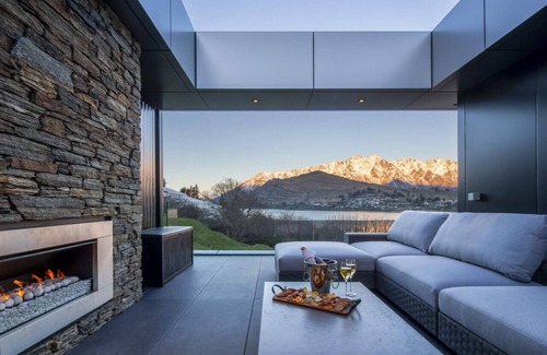 Queenstown House | 180 Park | Lakefront Masterpiece | Large-scale Luxury w/gym, sauna, spa & more!