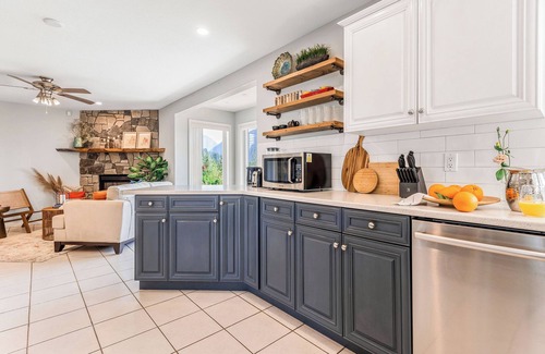 Promontory House | ❤️️180° Stunning View - Firepit | BBQ | Trails & Games | 1G WiFi | Pet-Friendly!