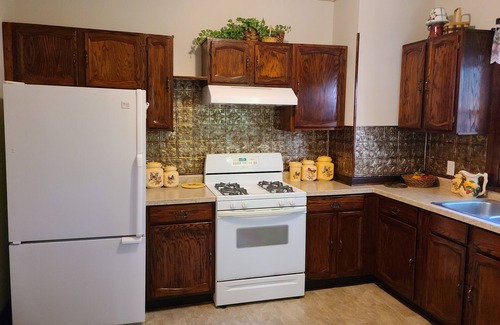 Boone House | 1800s Home, Train-Themed Decor, Walk to Downtown & Attractions, Exclusive Perks